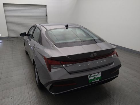Used 2025 Hyundai Elantra SE FWD image 6