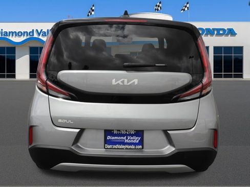 Used 2025 Kia Soul LX w/ LX Technology Package FWD image 5