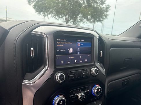 Used 2022 GMC Sierra 1500 SLT w/ SLT Premium Plus Package RWD image 4