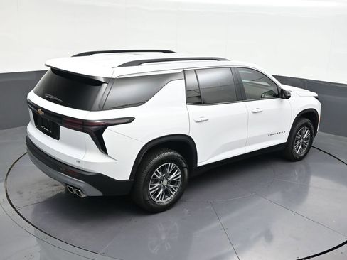 Used 2024 Chevrolet Traverse LT FWD image 19