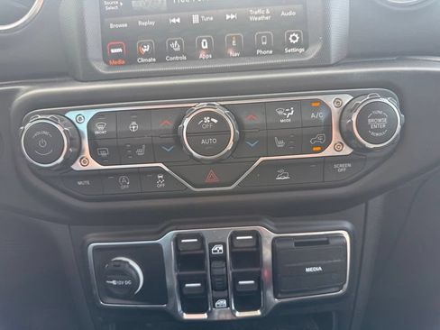 Used 2022 Jeep Gladiator Overland w/ Popular Equipment Package AWD/4WD image 15