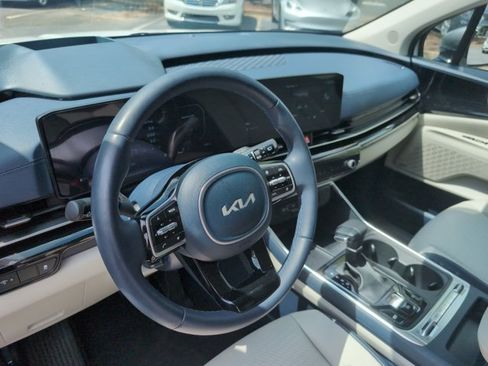 Used 2025 Kia Carnival SX Prestige FWD image 9