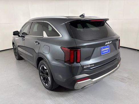 Used 2024 Kia Sorento S FWD image 6