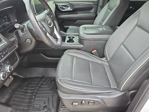 Certified 2022 GMC Yukon SLT w/ SLT Luxury Package AWD/4WD image 17