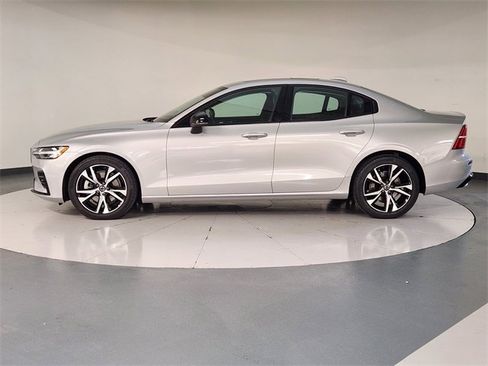 Used 2024 Volvo S60 B5 Core image 5