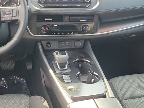Used 2025 Nissan Rogue SV FWD image 24