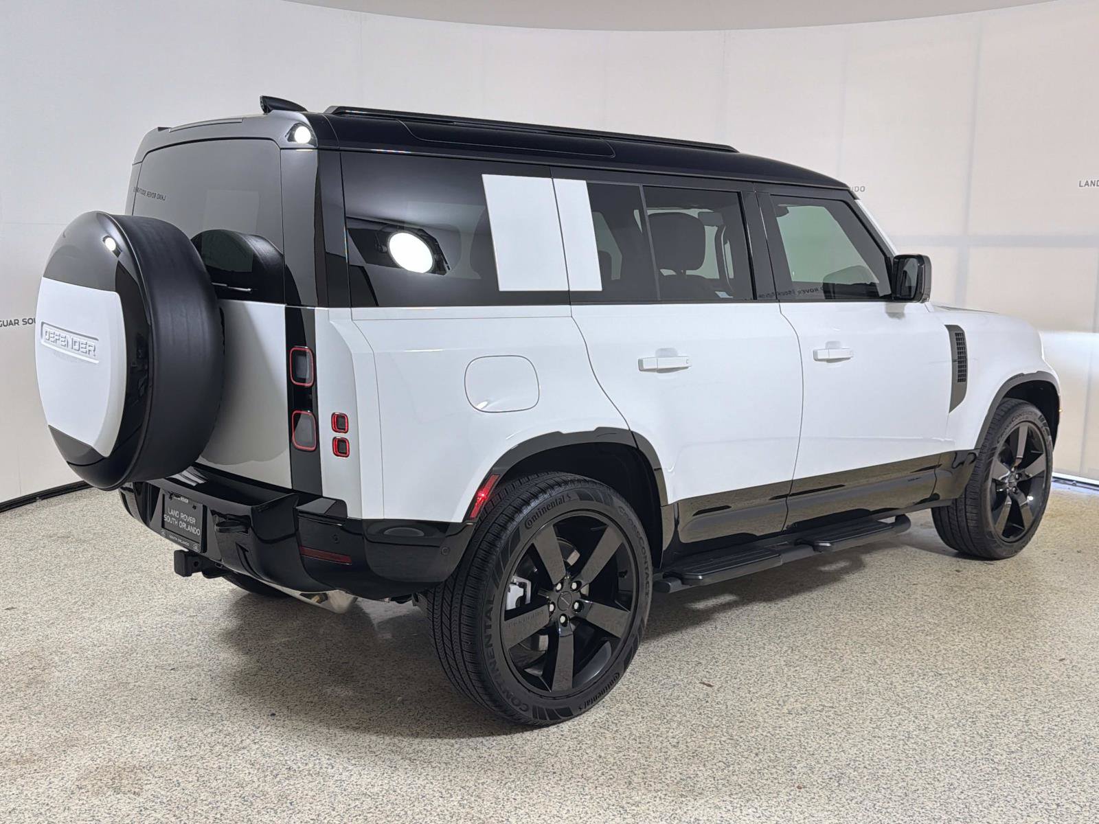 Used 2026 Land Rover Defender 110 X-Dynamic SE AWD/4WD image 5