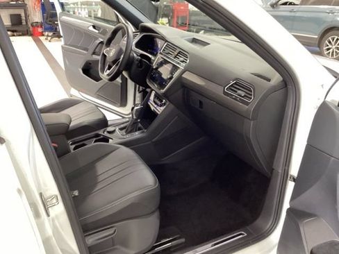 Used 2023 Volkswagen Tiguan SE R-Line AWD/4WD image 11
