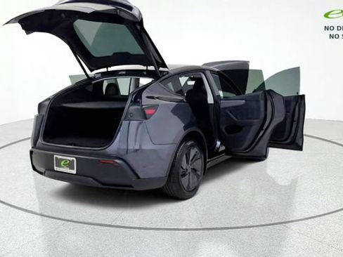 Used 2026 Tesla Model Y AWD image 18