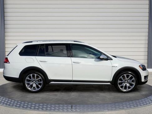 Used 2017 Volkswagen Golf Alltrack SEL image 8