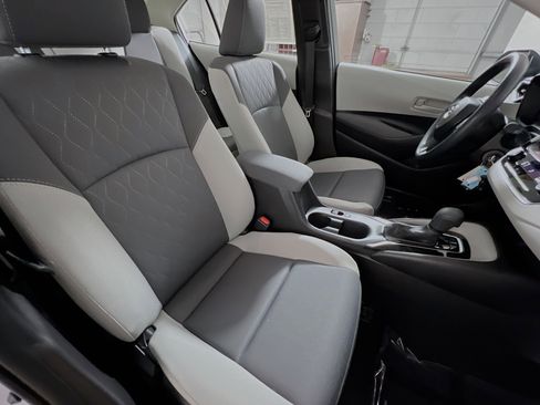 Used 2025 Toyota Corolla LE FWD image 30