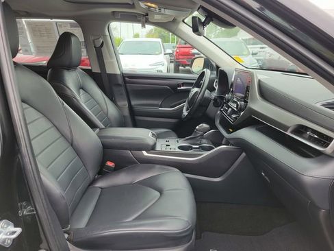 Used 2023 Toyota Highlander XLE image 21