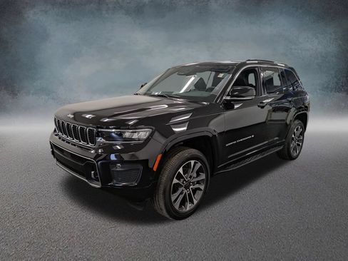 Used 2025 Jeep Grand Cherokee Overland AWD/4WD image 1