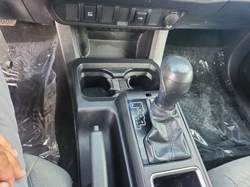 Used 2022 Toyota Tacoma SR w/ SR Convenience Package image 18