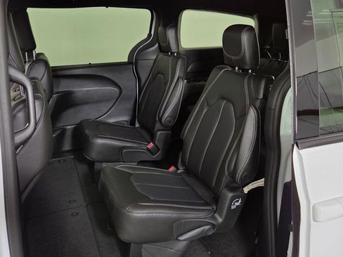 New 2026 Chrysler Pacifica Select image 29
