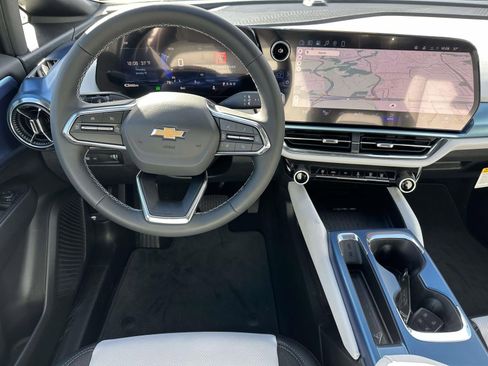 New 2026 Chevrolet Equinox EV LT image 8