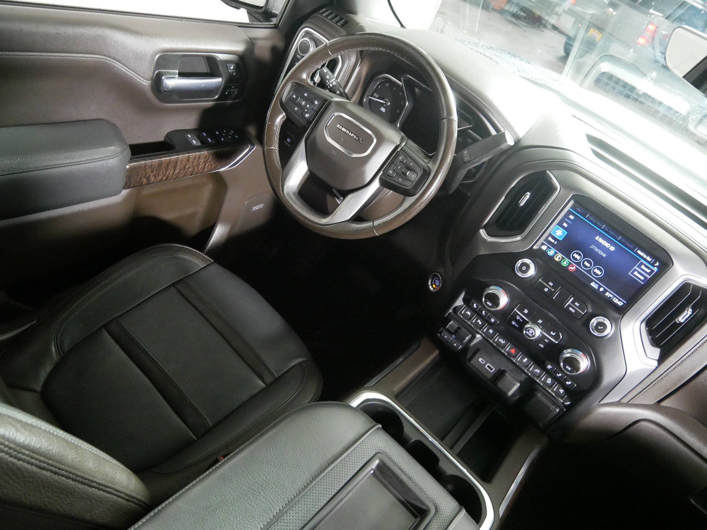 Used 2019 GMC Sierra 1500 Denali w/ Denali Ultimate Package AWD/4WD image 9