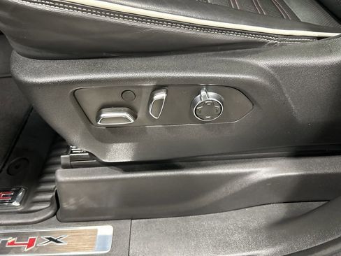 Used 2022 GMC Sierra 1500 AT4X image 11