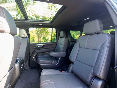 Used 2025 Chevrolet Suburban RST AWD/4WD image 40