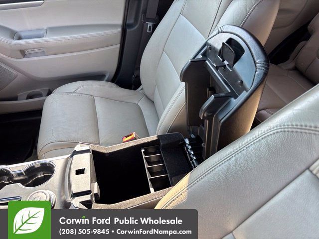 Used 2014 Ford Explorer XLT w/ Equipment Group 202A AWD/4WD image 23
