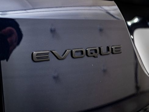 Used 2023 Land Rover Range Rover Evoque R-Dynamic SE image 8