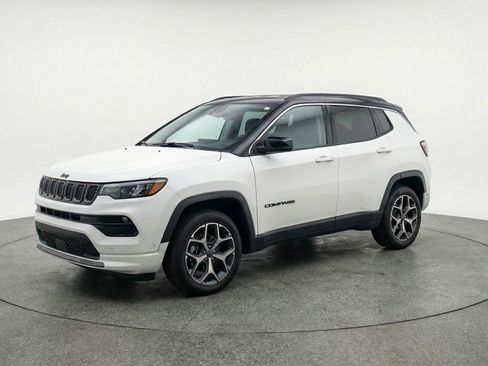 Used 2025 Jeep Compass Limited image 3