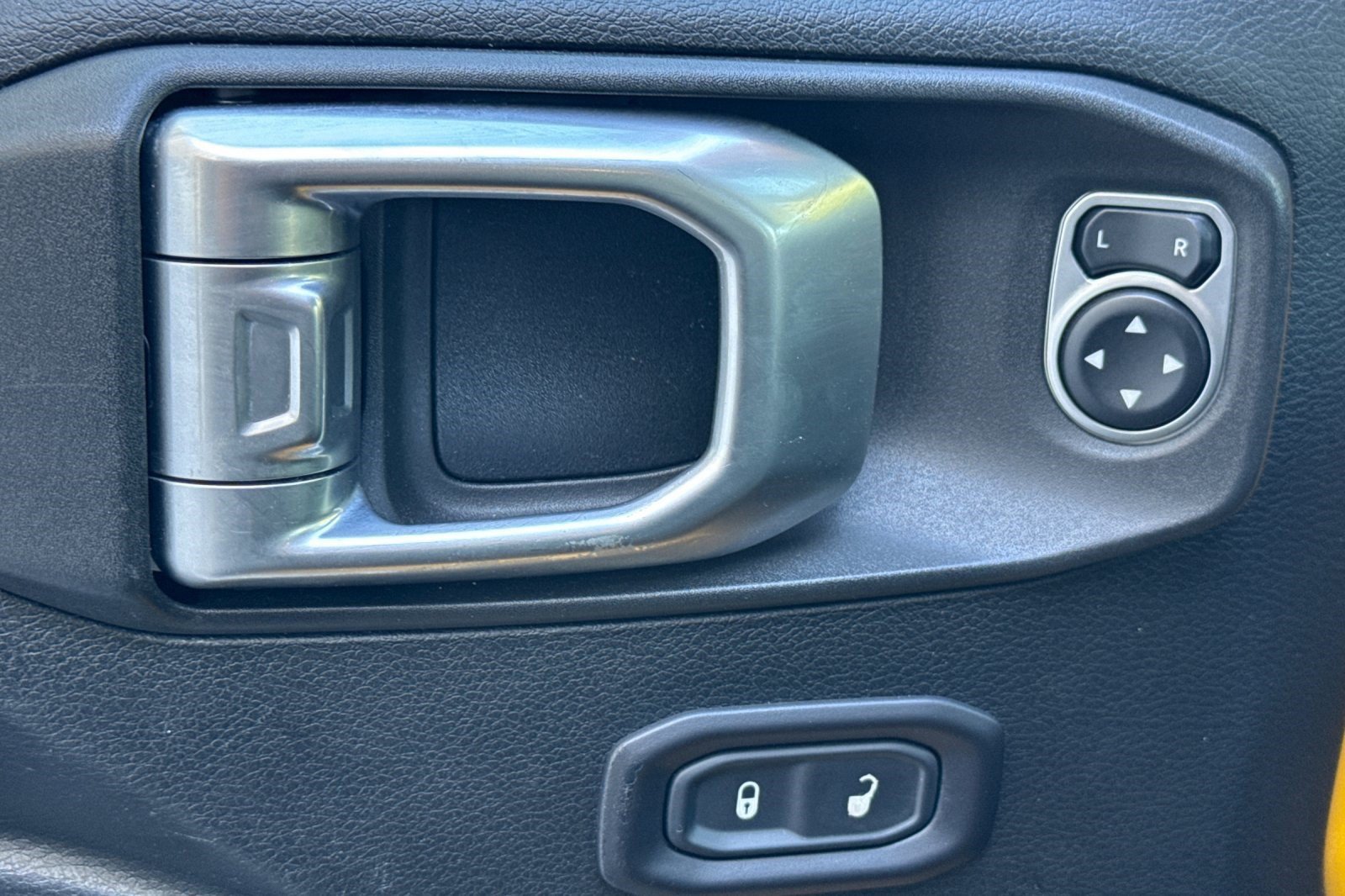 Used 2019 Jeep Wrangler Sport AWD/4WD image 13