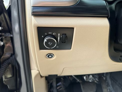 Used 2019 Jeep Grand Cherokee Laredo AWD/4WD image 17
