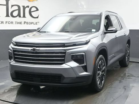 New 2026 Chevrolet Traverse LT w/ Sun and Wheel Package FWD image 7