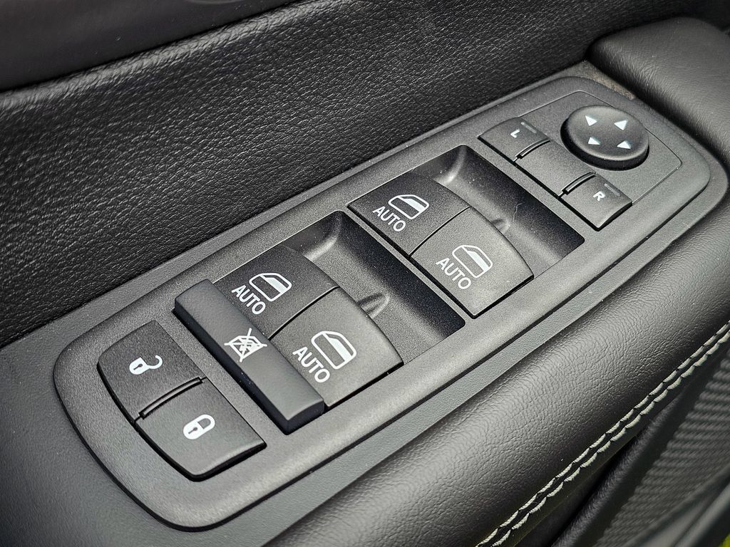 New 2027 Chrysler Pacifica Select AWD/4WD image 12