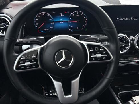 Certified 2022 Mercedes-Benz GLB 250 4MATIC image 11