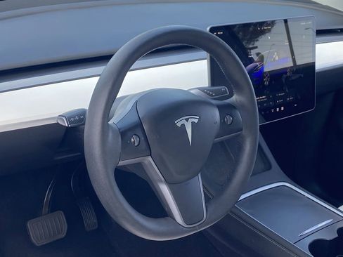 Used 2023 Tesla Model Y Long Range AWD/4WD image 22