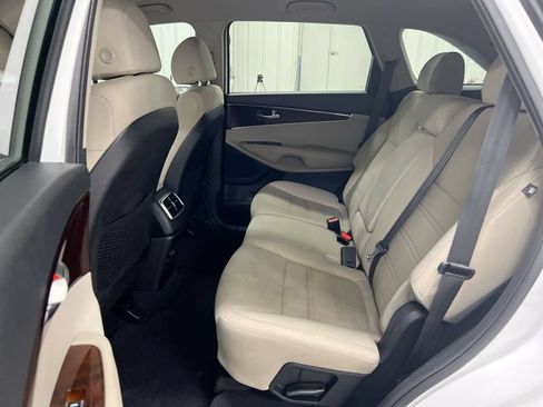 Used 2018 Kia Sorento FWD image 22
