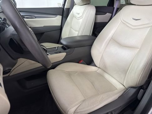 Used 2018 Cadillac XT5 Luxury w/ Driver Awareness Package image 11