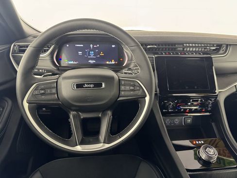 New 2024 Jeep Grand Cherokee L Altitude image 16