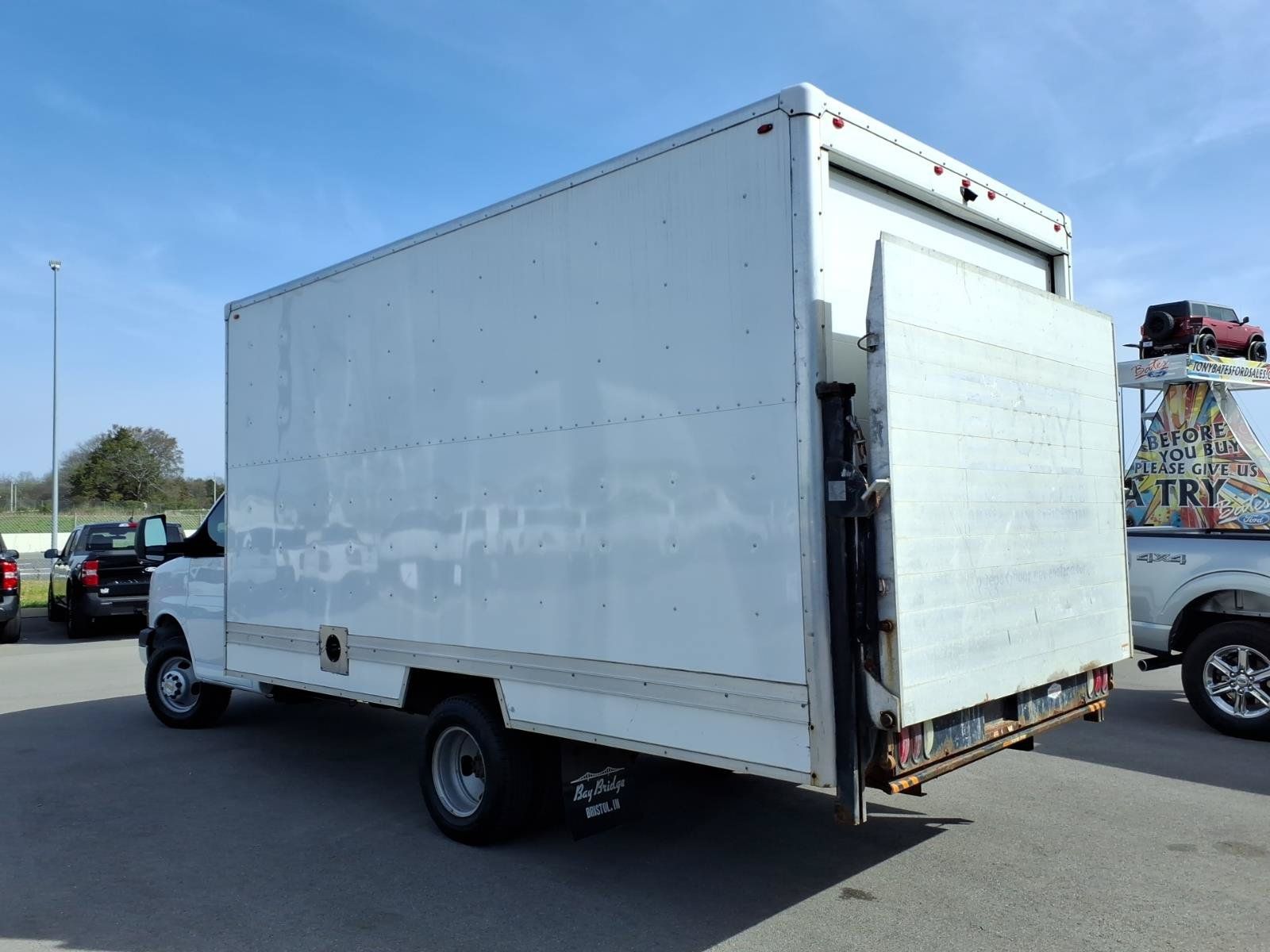 Used 2022 Chevrolet Express 3500 w/ Power Convenience Package RWD image 5