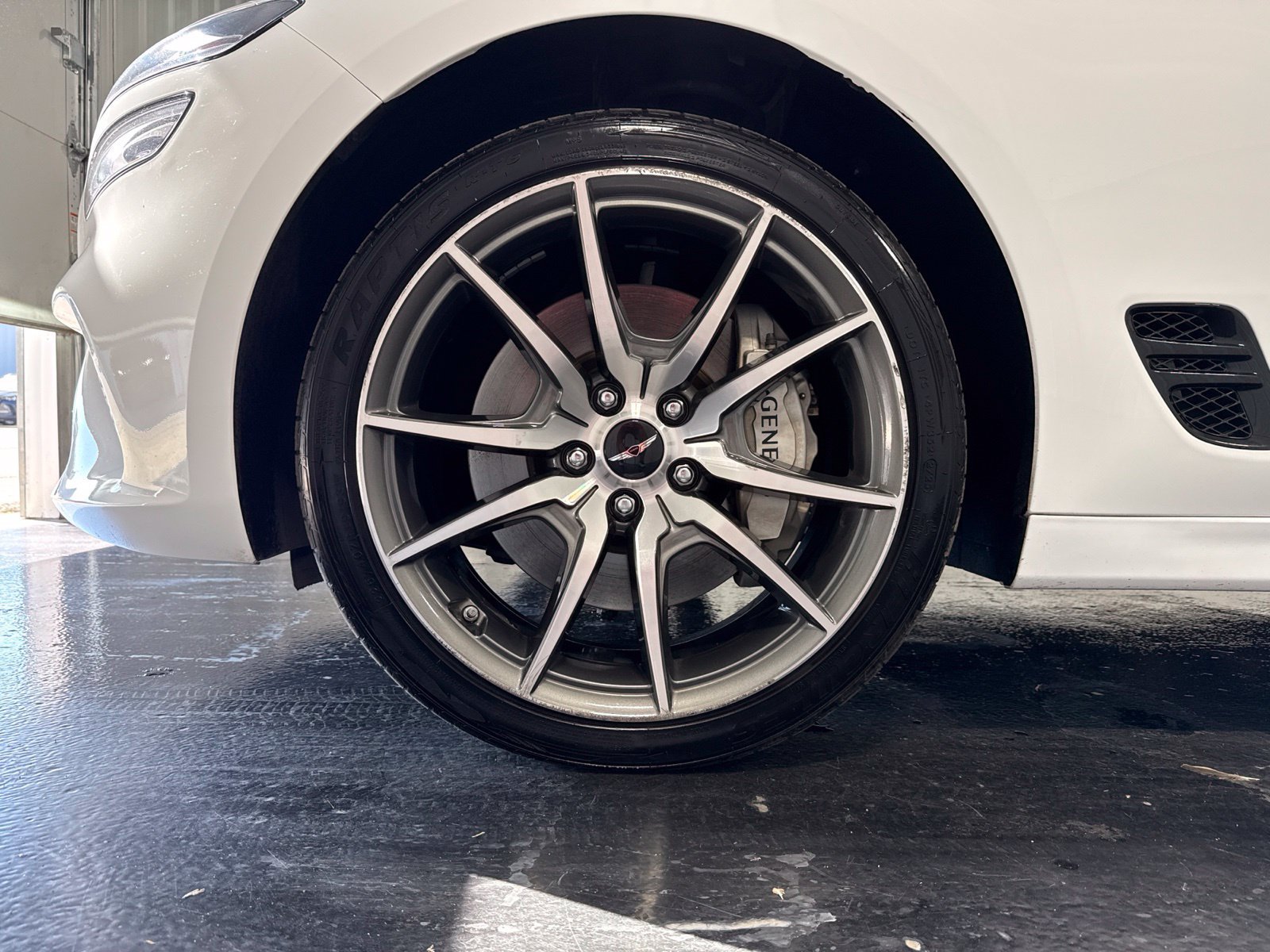 Used 2025 Genesis G70 2.5T AWD/4WD image 9