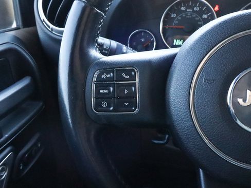 Used 2012 Jeep Wrangler Unlimited Rubicon w/ Connectivity Group image 29