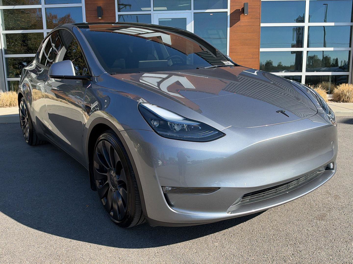 Used 2025 Tesla Model Y Performance AWD/4WD image 2
