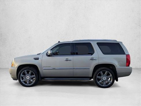 Used 2013 Cadillac Escalade Luxury image 9