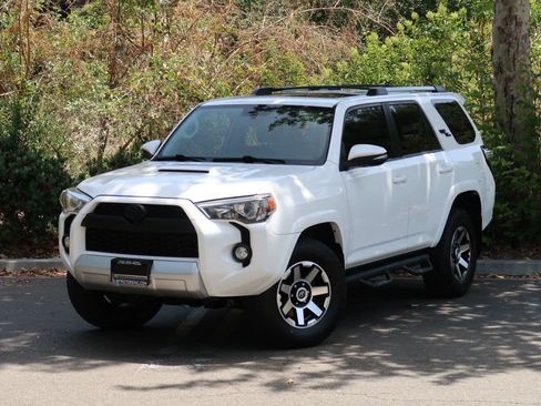Used 2017 Toyota 4Runner TRD Off-Road Premium AWD/4WD image 3