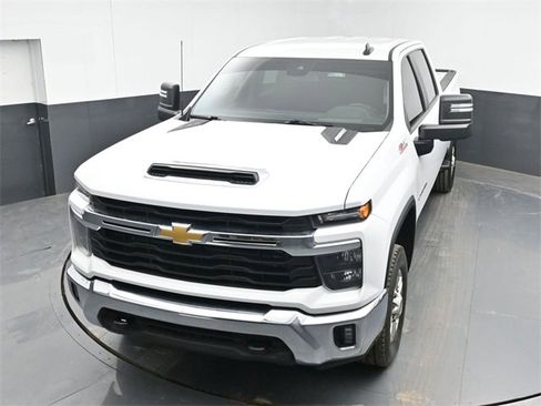 Used 2024 Chevrolet Silverado 2500 LT w/ Convenience Package image 32