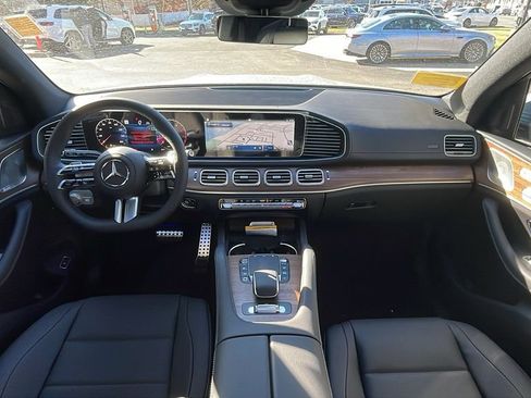 Certified 2025 Mercedes-Benz GLS 450 4MATIC image 24