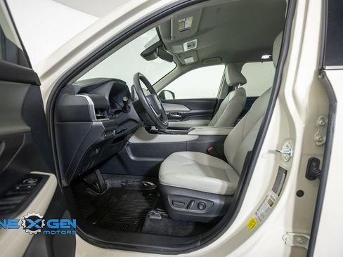 Used 2024 Toyota Grand Highlander AWD image 11