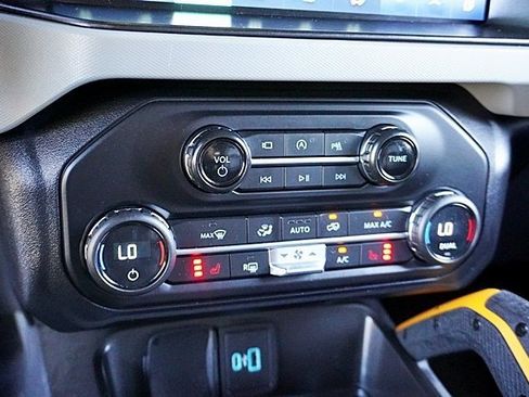 Used 2021 Ford Bronco Badlands image 28