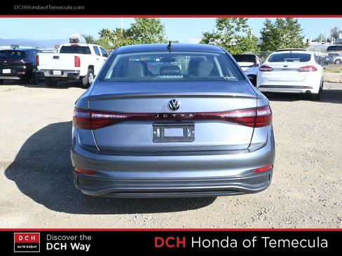 Used 2025 Volkswagen Jetta SE FWD image 6