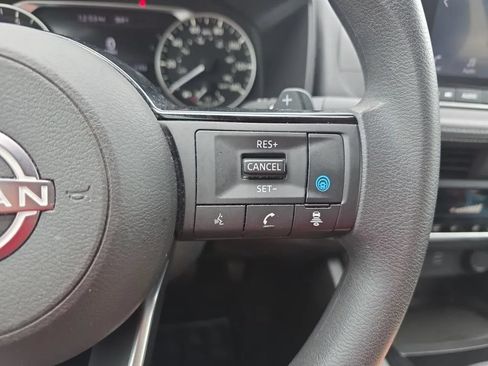 Used 2023 Nissan Rogue SV AWD/4WD image 18