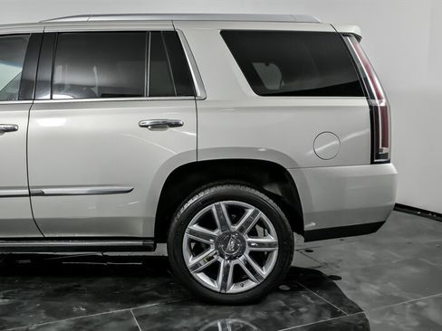 Used 2015 Cadillac Escalade Premium image 7