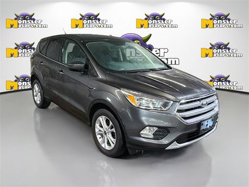 Used 2017 Ford Escape SE image 3