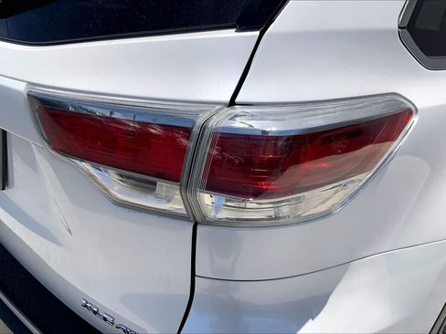 Used 2014 Toyota Highlander XLE w/ Preferred Accessory Package AWD/4WD image 32